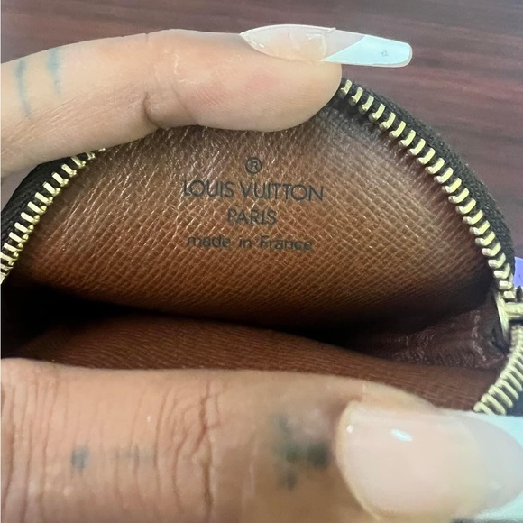 Louis Vuitton round Coin purse - Picture 2 of 7
